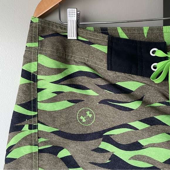 Under Armour Bergwind Gecko Green Camo Board Shorts Swim Swimwear Mens Size 36 - Picture 4 of 8